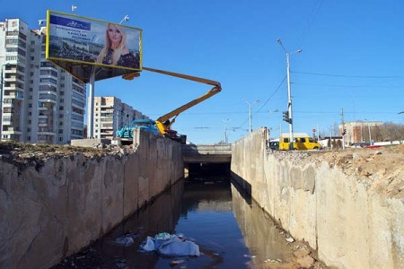 Подземный переход у телезавода «Витязь» снова затопило. Фото Сергея Серебро