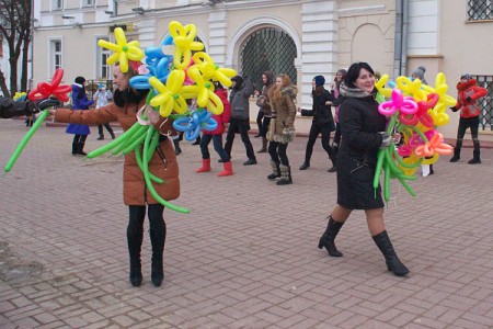У Дзень святога Валенціна ў Віцебску адбыўся танцавальны флэшмоб. Фота Сержука Серабро
