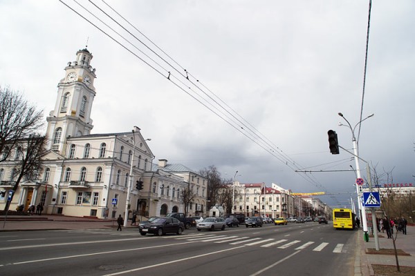 В Витебске на улице Ленина у ратуши установили светофор. Фото Сергея Серебро