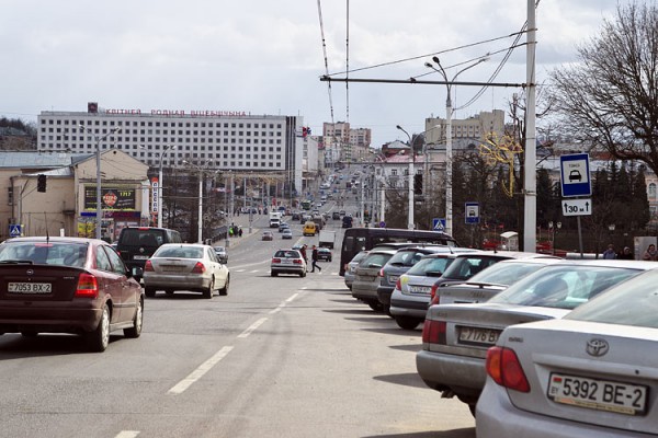 В Витебске на улице Ленина у ратуши установили светофор. Фото Сергея Серебро