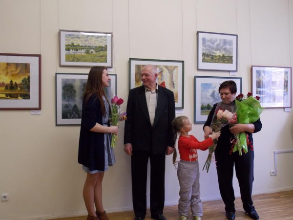 Віншаванне ад імя студэнтаў. Фота Георгія Каржанеўскага