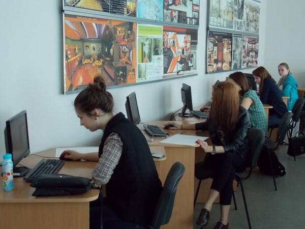 Студенты на занятиях. Фото Георгия Корженевского
