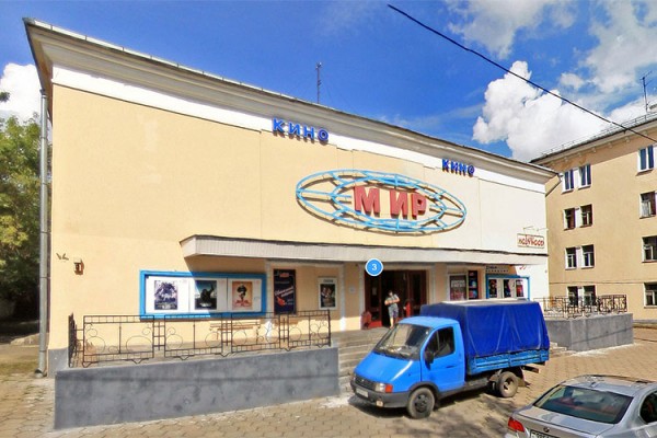 Старое оформление названия кинотеатра «Мир». Фото Яндекс.Панормы