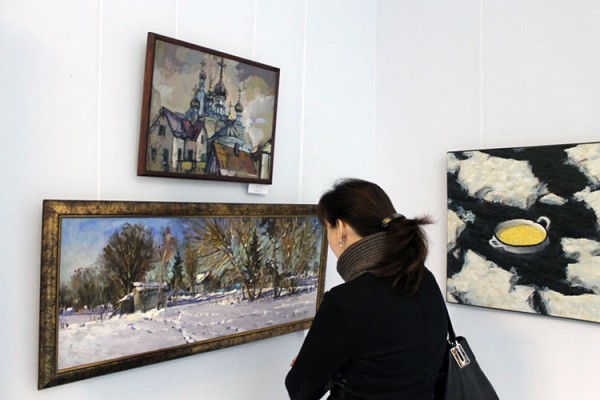 В Витебске в городской ратуше открылась снежная выставка. Фото Юрия Шепелева