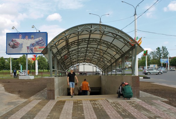 Подземный переход на Московском проспекте открыт для движения, но ремонт продолжается. Фото Юрия Шепелева