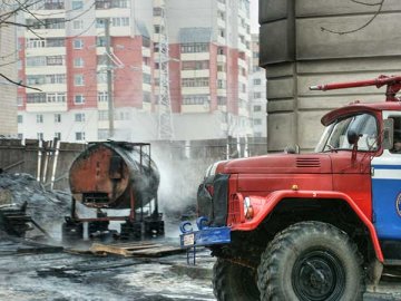 Пажар на вуліцы Парўды. Фота Сержука Серабро