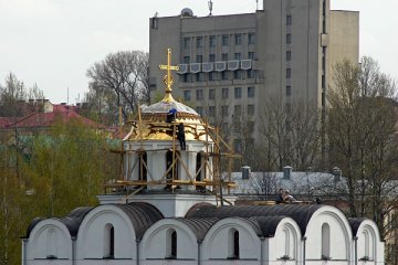 Абшыўка купала Дабравешчанскай царквы блхяй з нітрыд-тытанавым пакрыццём. фота Сержука Серабро