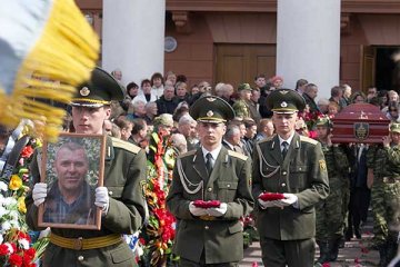 Витебск попрощался с погибшими в Сомали лётчиками Ил-76. Фото Сергея Серебро