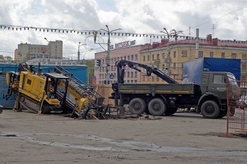 Віцебск. Плошча Свабоды. Працуе ўстаноўка гарызантальнага бурэння. Фота Сержука Серабро