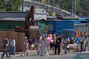 На плошчы Свабоды пачалі капаць траншэю. Фота Сержука Серабро