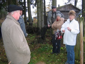 Дачники встречают чиновников. Фото автора.