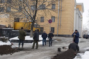 Будуюцца супрацьміронавыя умацаванні. Фота Сержука Серабро