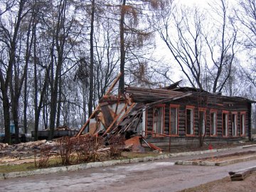 Разрушеное здание, в котором планировали организовать музей. Коханово. Фото Николая Петрушенки