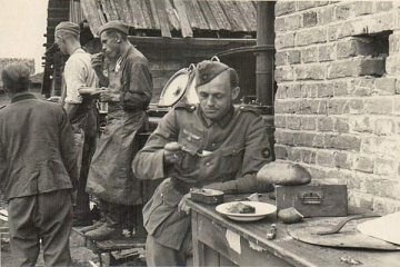 Канцлагер у Віцебску. 1941 г. / Концлагерь в Витебске. 1941 г. / A concentration POW camp in Vitebsk. 1941