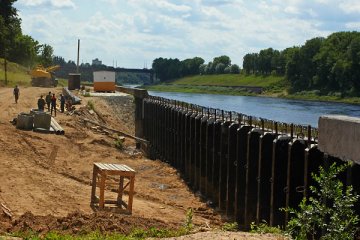 Укрепляется набережная Двины в черте Витебска. Фото Сергея Серебро