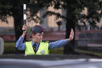 Девушки-регулировщицы ГАИ. Витебск. Фото Сергея Серебро