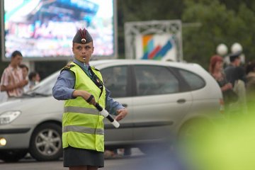 Девушки-регулировщицы ГАИ. Витебск. Фото Сергея Серебро