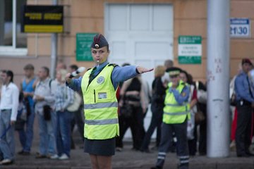 Девушки-регулировщицы ГАИ. Витебск. Фото Сергея Серебро