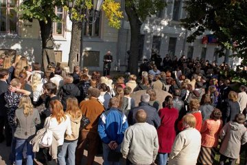 Адкрыццё мемарыяльнай дошкі ў гонар народнага пісьменніка Беларусі Васіля Быкава. Віцебск. Фота Сержука Серабро