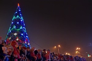 Урачыстасць запальвання агнёў галоўнай навагодняй ёлкі Віцебска. Фота Сержука Серабро