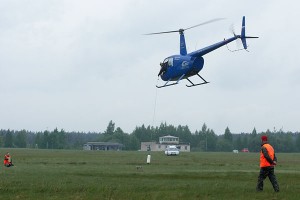 Под Витебском прошли соревнования по вертолетному спорту. Фото Сергея Серебро