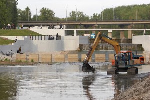 В Витебске началось благоустройство поймы реки Витьба. Фото Сергея Серебро