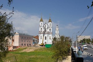 Подъем колоколов на звонницы Свято-Воскресенской церкви Витебска. Фото Сергея Серебро