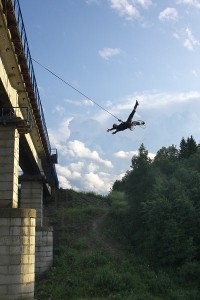 Пад Віцебскам скакалі з маста праз Лучосу. Фота Сержука Серабро