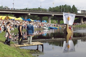 Воднае свята на Віцьбе, з нагоды Дня Незалежнасці Рэспублікі Беларусь. Фота Сержука Серабро