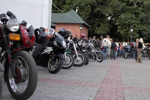 Байкерская вечеринка в центре народных ремесел «Задвинье». Фото Сергея Серебро