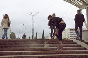 Падрыхтоўка плошчы Перамогі ў Віцебску перад візітам Патрыярха Кірыла. Фота Сержука Серабро