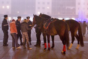 Пробный запуск фонтанов на площади Победы в Витебске. Фото Сергея Серебро