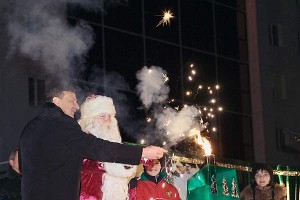 ь/2009   19:51 В Витебске сегодня зажгли огни на главной городской елке. Фото Сергея Серебро