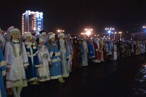 ь/2009   19:51 В Витебске сегодня зажгли огни на главной городской елке. Фото Сергея Серебро