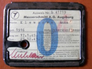КГБ передал документы угнанным в Германию. Фото Натальи Партолиной