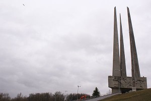 В Витебске моют «три штыка». Фото Сергея Серебро