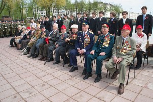 Александр Косинец открыл реконструированную площадь Победы в Витебске. Фото Сергея Серебро