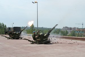 Александр Косинец открыл реконструированную площадь Победы в Витебске. Фото Сергея Серебро