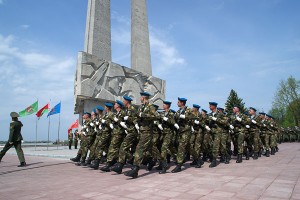 Александр Косинец открыл реконструированную площадь Победы в Витебске. Фото Сергея Серебро