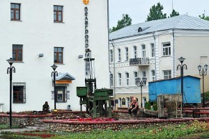 На месцы будучага помніка вялікаму князю Альгерду працуе буравая ўстаноўка. Фота Сержука Серабро