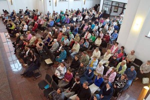 У Віцебску сустрэлі копію Турынскай плашчаніцы. Фота Сержука Серабро