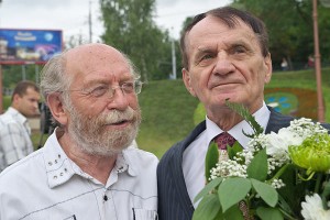 Поэт Давид Симанович (слева) и композитор Игорь Лученок (справа). Фото Сергея Серебро