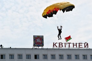 В Витебске началось празднование 80-летия ВДВ. Фото Сергея Серебро