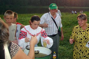 В Коханово прошли соревнования по женской рыбалке. Фото Николая Петрушенко