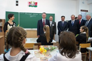 В витебском микрорайоне Билево открылась новая школа. Фото Сергея Серебро