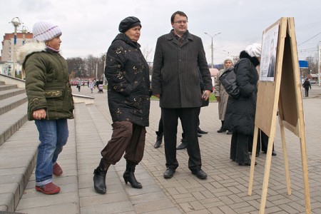 Алесь Михалевіч наведаў свой пікет у Віцебску. Фота Сержука Серабро