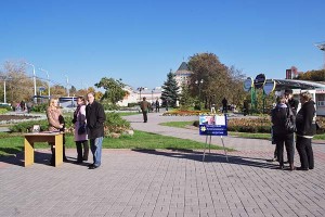 У Віцебску з'явіліся пікеты па збору подпісаў. Фота Сержука Серабро