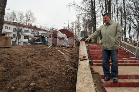 Віцяблянін выратаваў з-пад бульдозера калекцыю антыкварыяту. Фота Сержука Серабро