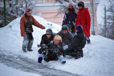 Віцебск, на радасць дзецям, заваліла снегам. Фота Сержука Серабро