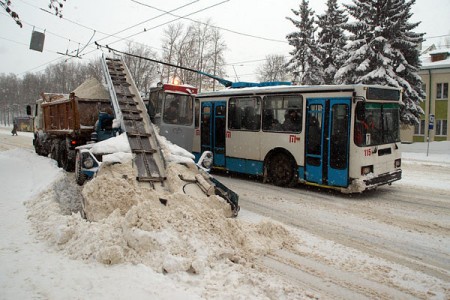 Віцебск, на радасць дзецям, заваліла снегам. Фота Сержука Серабро